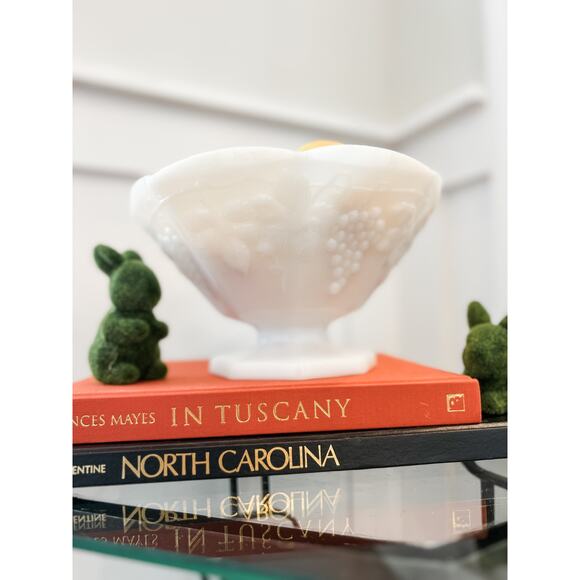 Anchor Hocking Milkglass‎ Fruit Bowl - Picture 2 of 3